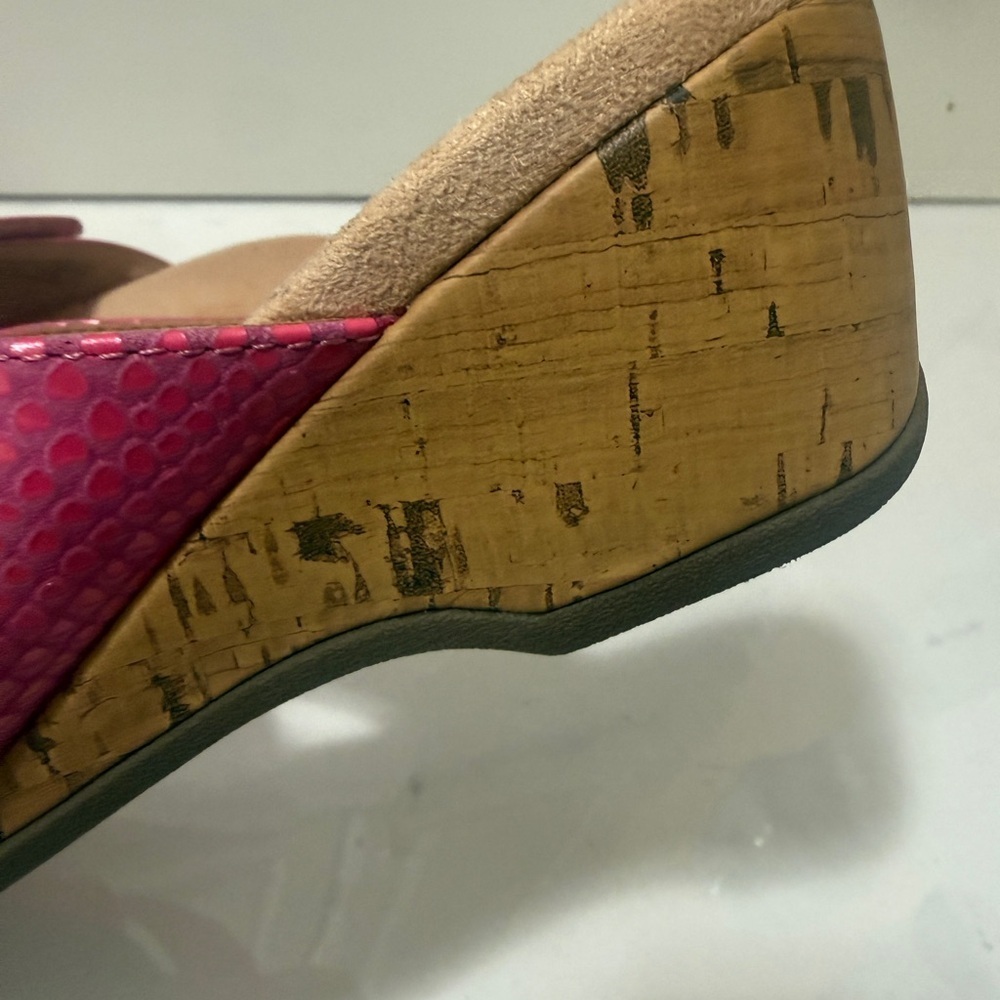 Vionic Women's Fuchsia Textured Mules in excellent conditions - Picture 14 of 16
